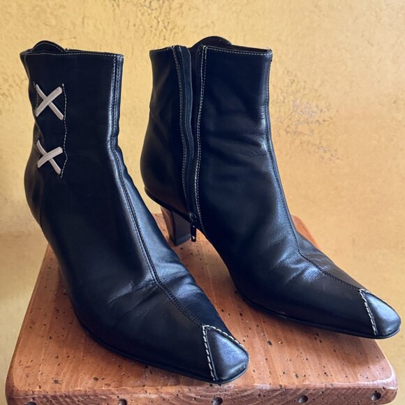 Luc Berjen women's leather ankle boots (black) with side zipper. Made in Italy. - Picture 3 of 6